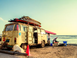 Van på stranden