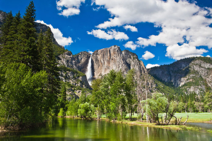 Vandfald i Yosemite nationalpark